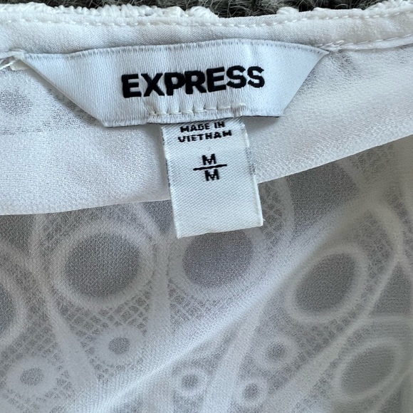 Women’s blouse in white. Never worn. Beautiful design and texture. - Picture 3 of 3